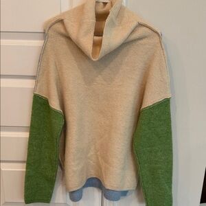 Lumiere Cozy Two-Tone Funnel Neck Sweater - Cream & Green Size Small